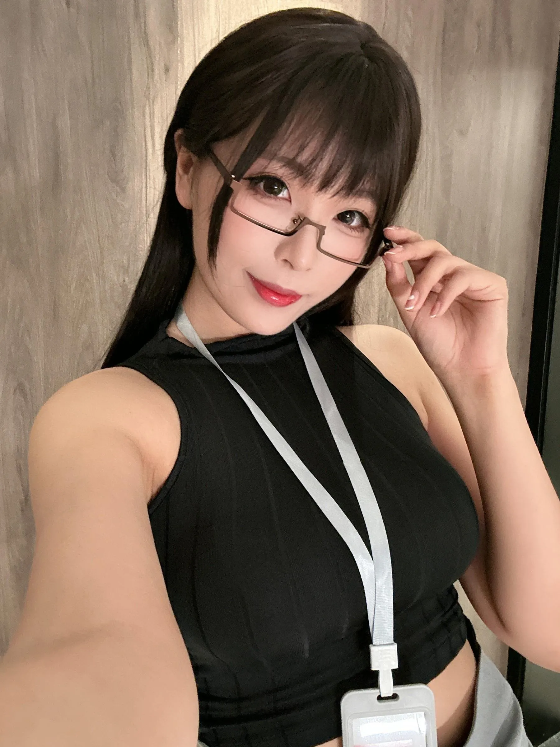 轩萧学姐 – NO.44 眼镜娘OL-眼镜娘预售赠品自拍 [20P]插图1